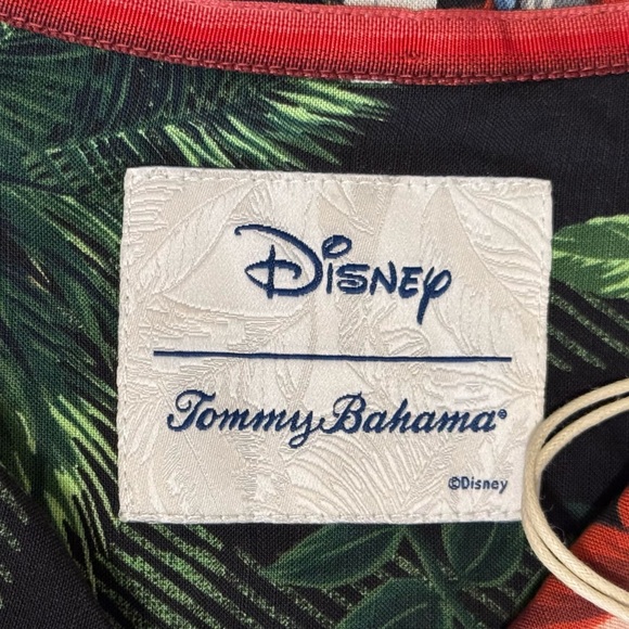 NEW Disney Parks x Tommy Bahama Holiday Christmas Hawaiian Shirt Size M NWT - Picture 2 of 16